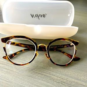 Cute tortoiseshell vintage style glasses
